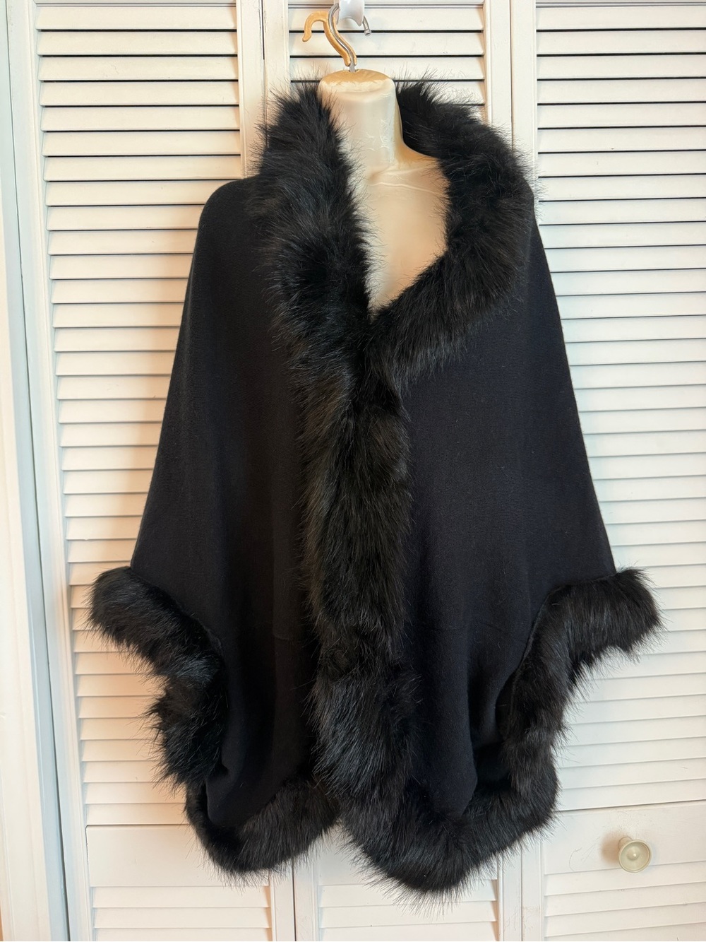 Mob Wife Women’s Black Faux Fur Trim Lined Cardigan Shawl Waterfall Asymmetric